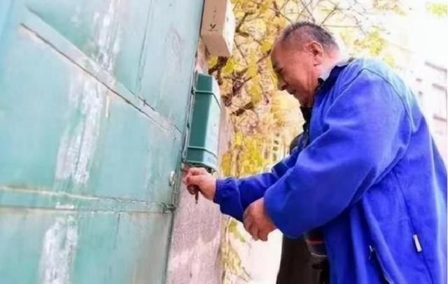山东一家5代人住日军炮楼58年，因墙体太厚，耗费十几年才通暖气