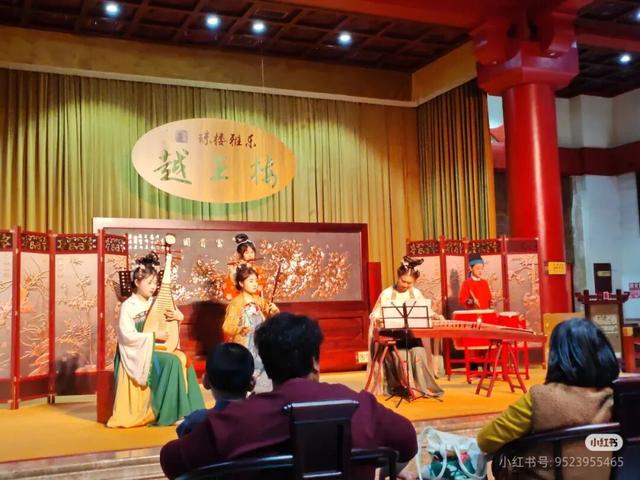 周末就冲！成都出发40min直达浪漫小城，喂海鸥逛古寺！