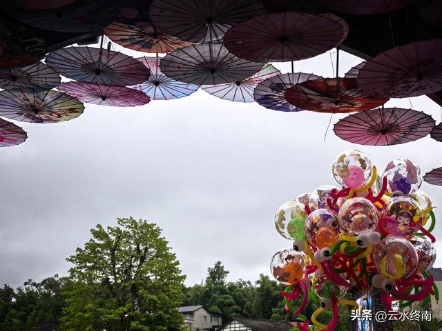 说这里是“川中第一镇”有些夸张，但是美食还是挺多，闲转还可以