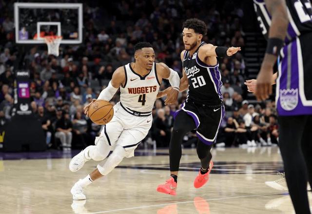 从4700万顶薪，到300万底薪！NBA退步最快球星，你确实该退役了