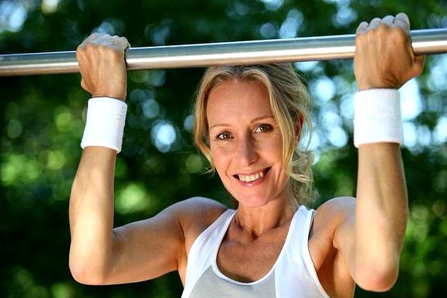 一个容易被低估的健身动作——引体向上，你能一次性做多少个？