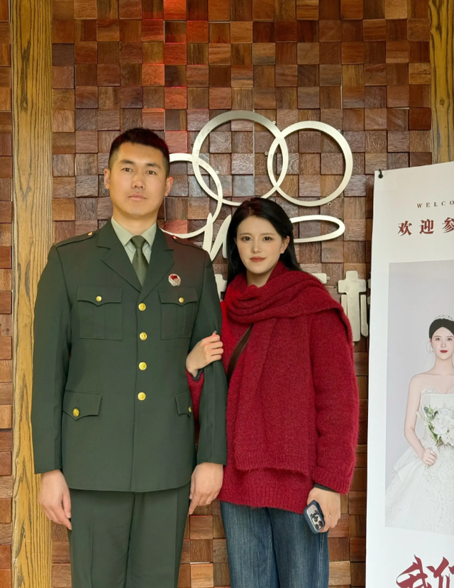 最帅升旗手张自轩大婚不到24小时，荒唐一幕出现	，新娘受无妄之灾