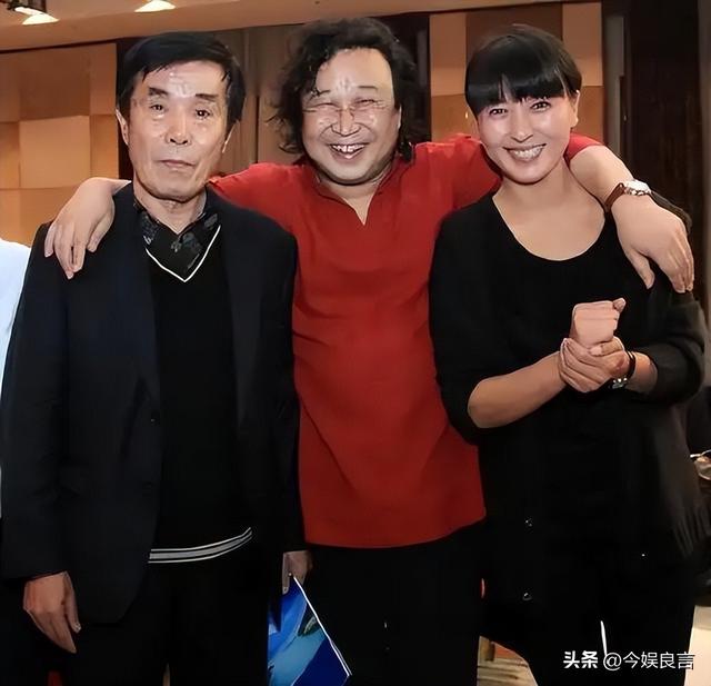 闫学晶没想到，2026年刚开年，老搭档冯巩就给她上了生动一课