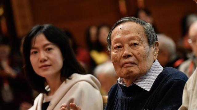 演都不演了？杨振宁去世仅5天，恶心的事就发生了，还不止一件！