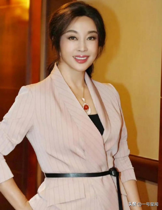 钱再多有什么用？75岁的“风流妖精”刘晓庆，已经走上另一条道路