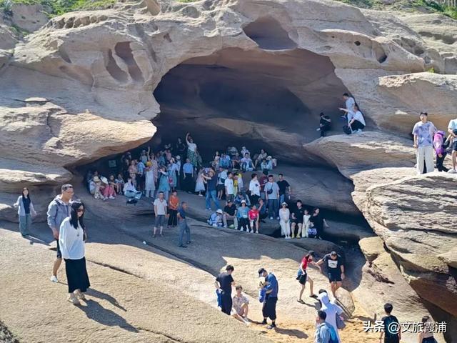 大京景区单日接待1.5万游客，这份“人气答卷”藏着沙滩与海浪的狂欢