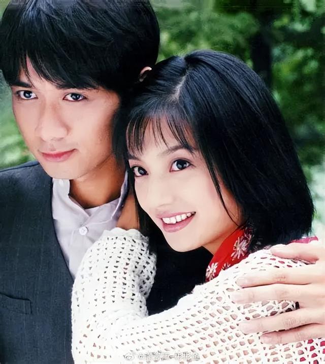 拔出萝卜带出泥！49岁赵薇近况被曝	，原来圈内封杀只是冰山一角