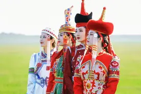 56 个民族地域分布，服装服饰及生活习性。图片