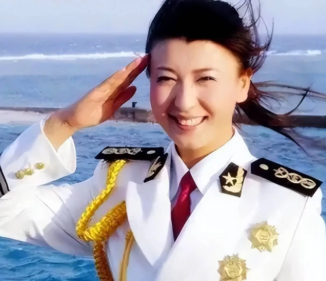 重罚！偷税	、背人命债，被官方彻查后首露面的闫学晶 迎来最终结局