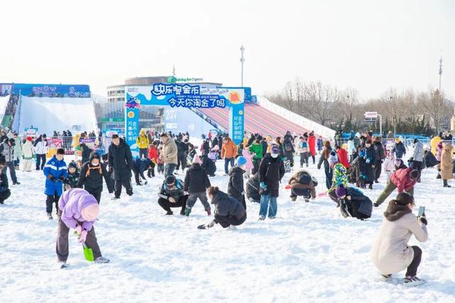 金石滩“冰雪寻光季”启动！3000+游客共赴冬日欢乐盛典！