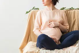 孕妈常摸肚子，胎儿真有这种感觉？别不当回事，正确方法要牢记图片