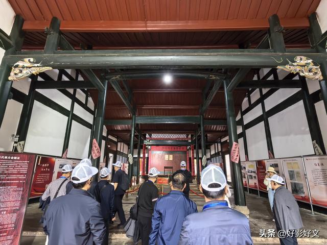 历史与烟火交织的呼吸