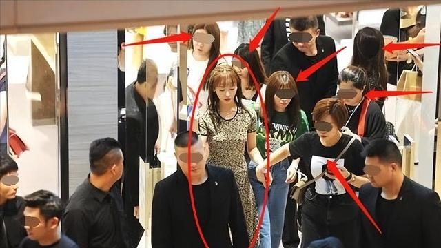 明明只是戏子，却把自己当大腕，论“耍大牌”，这4位明星够丢人