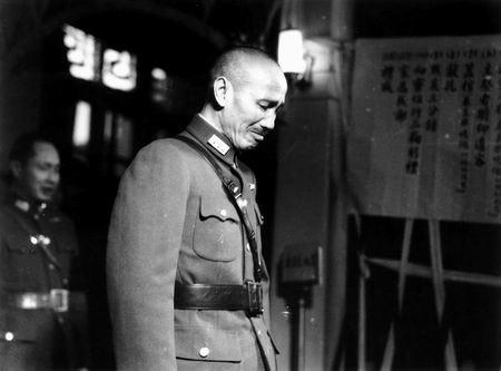 蒋介石为何不敢动周恩来？日记揭秘：动他，整个嫡系都得反！