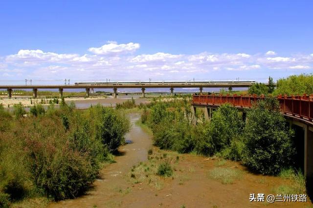 铁道风景线 | 黑河映铁骨，四季见风华