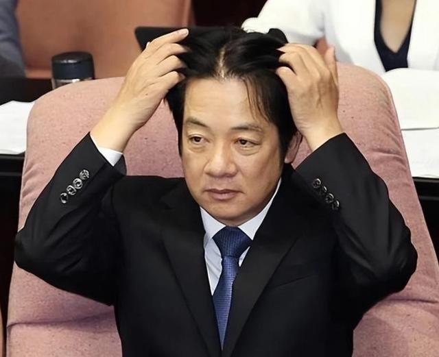 台最新武器曝光！5次海试无船锚	，潜艇液压全失灵，500亿打水漂