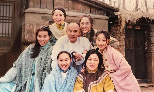 韦小宝有七个老婆，哪一个最没存在感？金庸：她完全就是凑数的