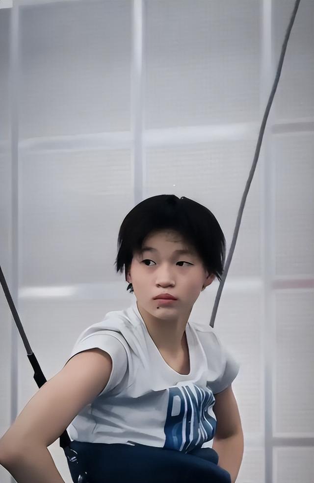 没想到	，全红婵全运会跳水双人赛落败后，竟因一特殊举动口碑暴涨