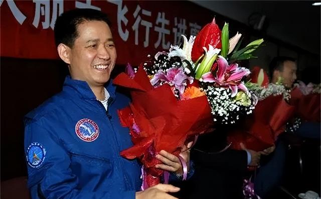 已经退休的“飞天将军”聂海胜，如今又过着什么生活？
