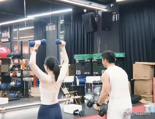 妻子出轨男健身教练：正脸被扒，抓奸画面炸裂，难怪丈夫鱼死网破