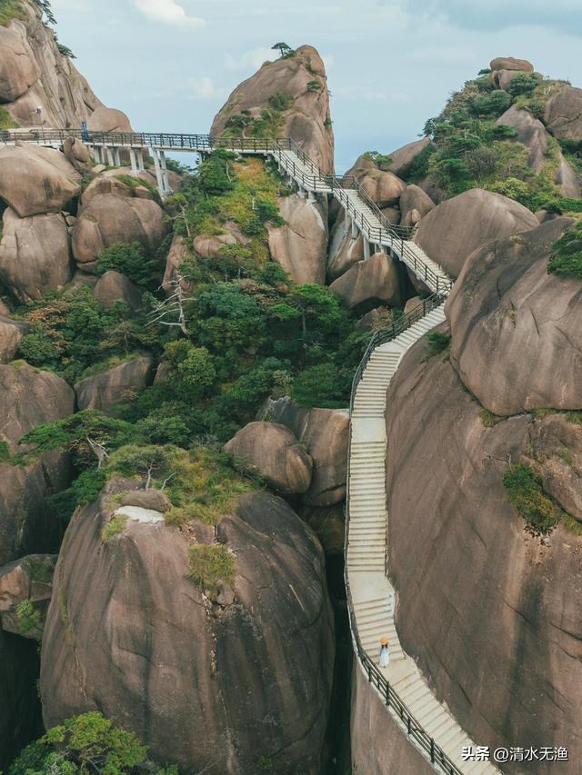 江西你糊涂啊不宣传这座山，颜值不输三清山，电梯坐到山顶