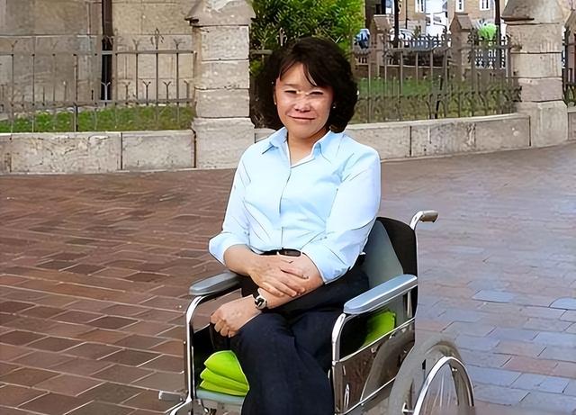 1982 年高材生王佐良娶瘫痪的张海迪	，40 年后，才知他是人间清醒