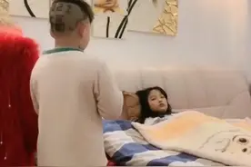 弟弟突然闯进姐姐房间 对姐姐竟然做出来这种事 ！图片
