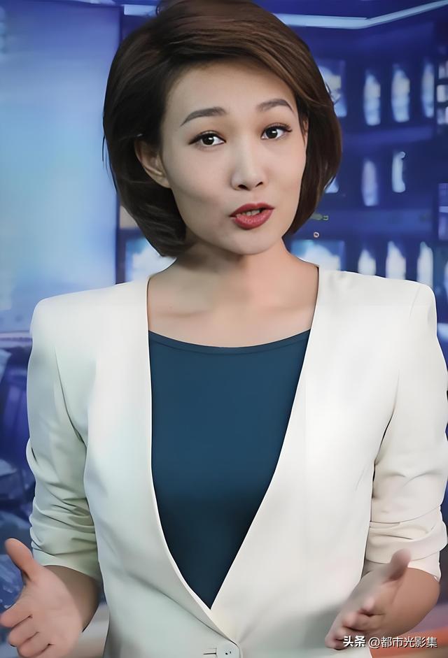 “联播女神”李梓萌反差萌：台上字字千钧，台下句句鲜活