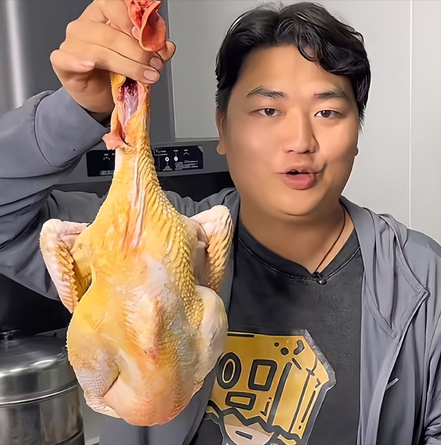 全红婵哥哥厨综被淘汰后狂怼评委，岳云鹏急忙找补，舆论一边倒