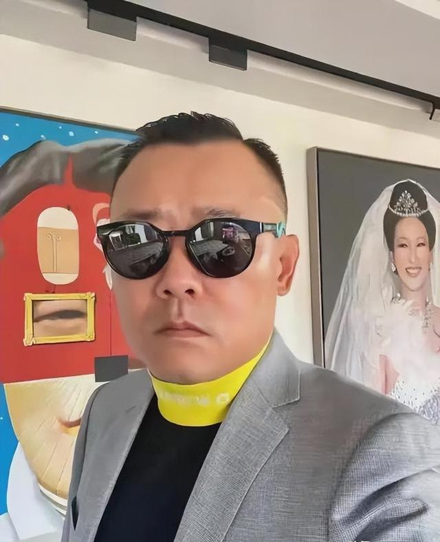 58岁周立波，头发稀疏身体暴瘦，美国生活的他走到这一步后悔吗？