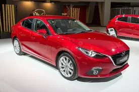 新车卖不动，二手却很保值，开了八年的马3昂克赛拉凭什么卖4万？图片