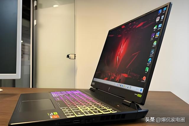 最适合大学生买的5款笔记本：时尚简约，顶级性能, 畅玩10年不淘汰