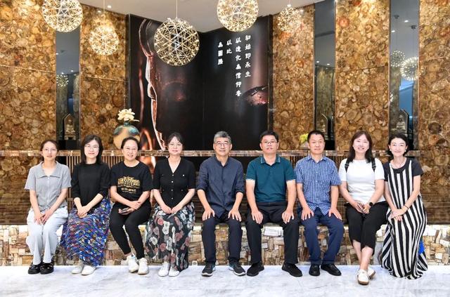 国家自然博物馆党委书记、常务副馆长万士林莅临英良集团参观指导