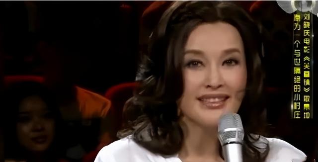 钱再多有什么用？刘晓庆意外摔倒、反应迟缓，令人担心的事发生了