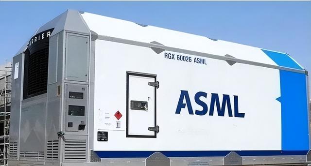 “咬死”ASML，禁止维修光刻机只是开始，轮到中国工程师头疼了！