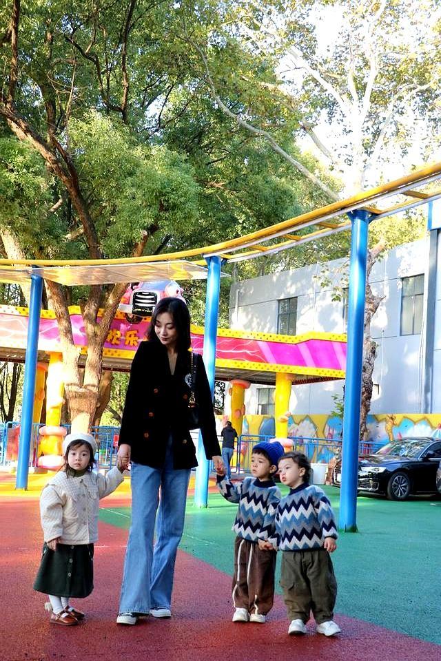 “买英国精子生3娃”的山东女人，7年后现状曝光：她后悔了吗？