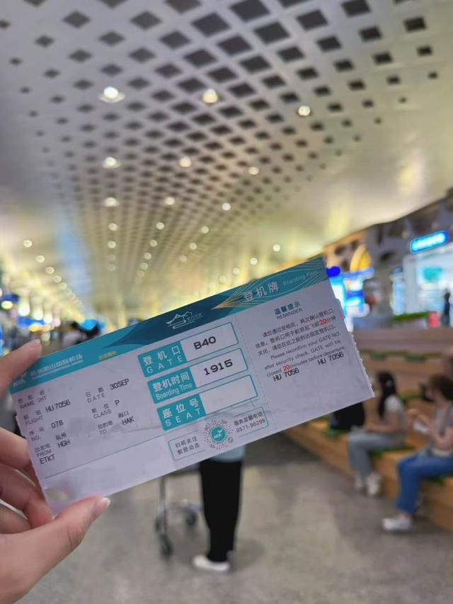 导航建议“下高速更快”，国庆假期第一天，多少杭州人堵在了路上