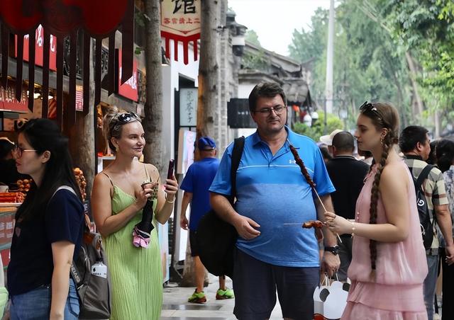 珍珠剧院崛起，文旅资本如何撬动河内西湖，引领越文化地标新竞赛