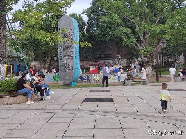 打卡北湖公园：读懂南充的文化密码与生活温度/乡行中国走进南充