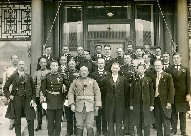 16年袁世凯去世前预言：有三个人可能统治中国，这三个人是谁？