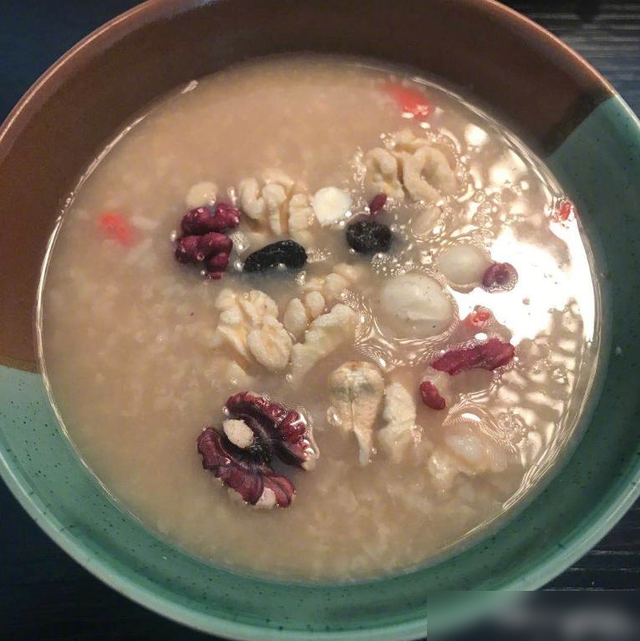 35岁童瑶，体重一直不过百，看完她的早餐，网友：难怪又瘦又美