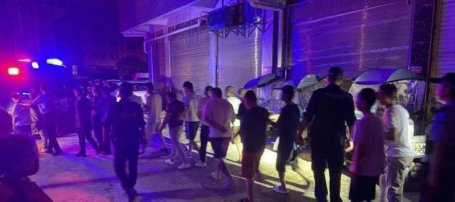 边境赌博有多可怕？女的裸体拍卖	，男的生拔指甲，远比想象中可怕