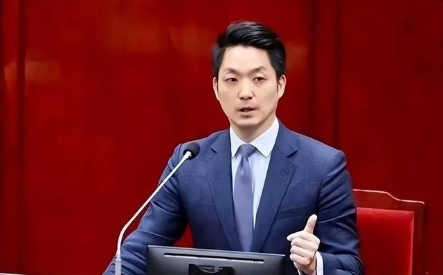 终于谈完了，蒋万安离开大陆，临走前告知两岸，民进党将全面管制