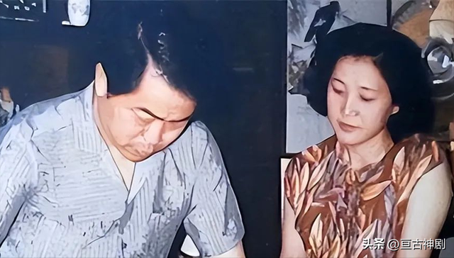 结婚才一年，87岁的范曾浑身老人味，37岁的小娇妻正绚烂如花