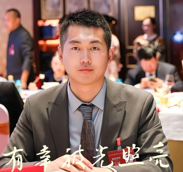 九三阅兵刚结束，最帅升旗手张自轩被骂惨了！如今他后悔了吗？