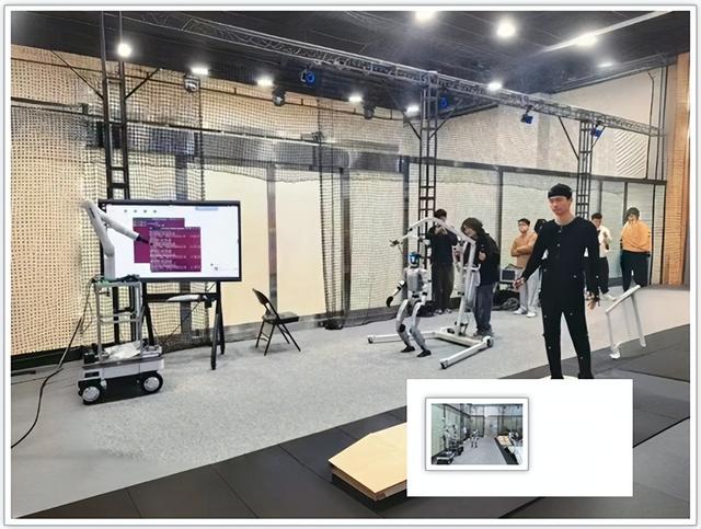 FZMotion助力G1“驰稳”战队出征2025世界人形机器人运动会