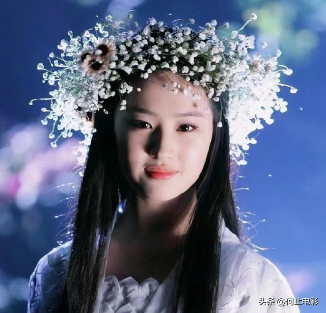 一场香港大火	，让大家看清了38岁刘亦菲的"真面目"，赵立坚说对了