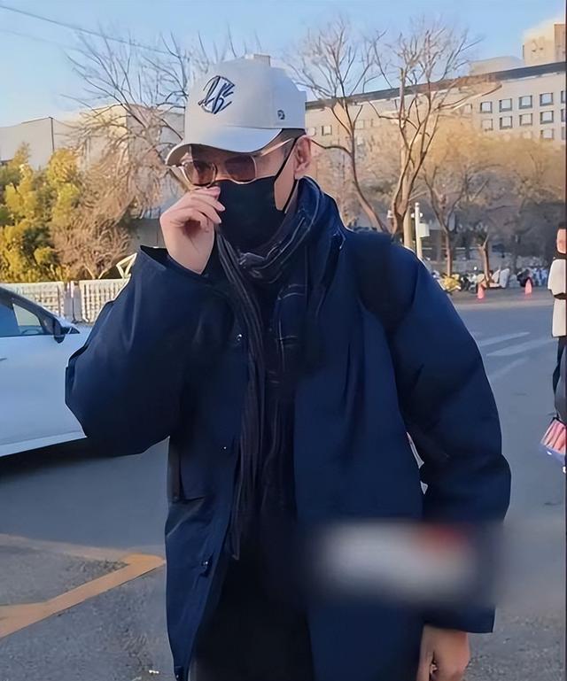 朱媛媛去世不到1年，52岁辛柏青现身春晚彩排	，恶心的一幕出现了