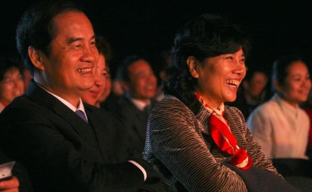 被停职审查、转移格力资产	、搞办公室恋情，董明珠身上谣言太离谱