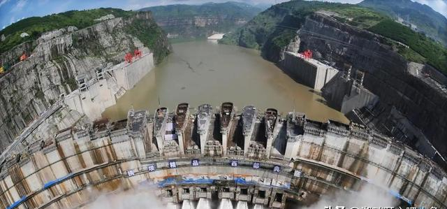 雅鲁藏布江水电站开工：中国建全球最大工程，印巴两国反应不一样